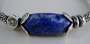 Bangle bracelet of Hill Tribe silver and Lapis Lazuli - by Vicky Jousan